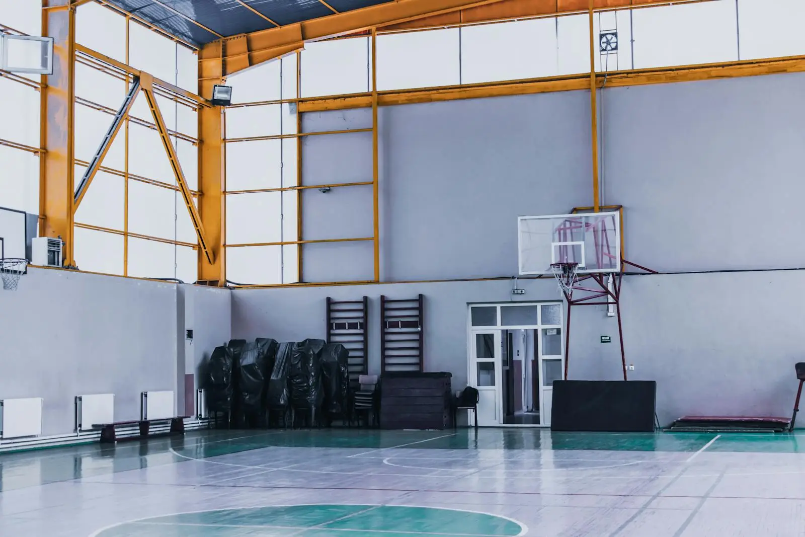 Gym, Hotel & Restaurant Cleaning by Clean Shift